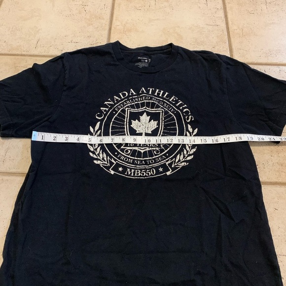 Old Navy Canada Athletics T-Shirt Size M - Picture 3 of 5